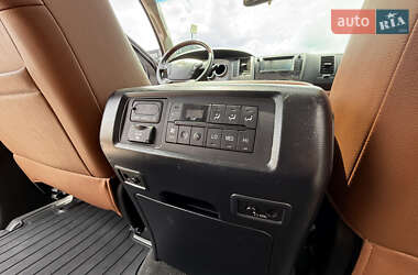 Внедорожник / Кроссовер Toyota Sequoia 2012 в 