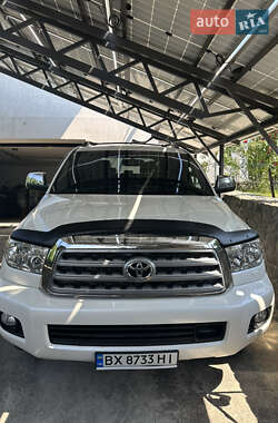 Внедорожник / Кроссовер Toyota Sequoia 2016 в Хмельницком