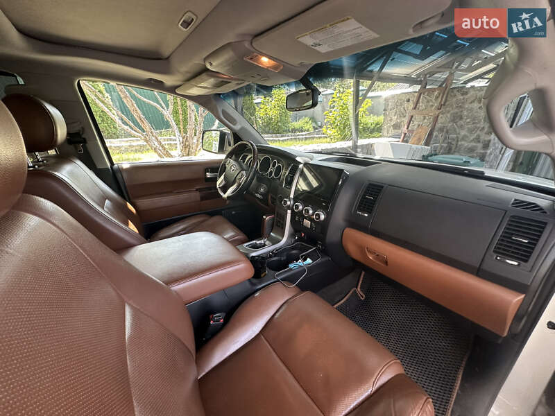 Внедорожник / Кроссовер Toyota Sequoia 2016 в Хмельницком фото 7 Внедорожник / Кроссовер Toyota Sequoia 2016 в Хмельницком