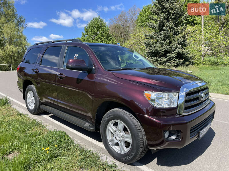 Внедорожник / Кроссовер Toyota Sequoia 2012 в Киеве