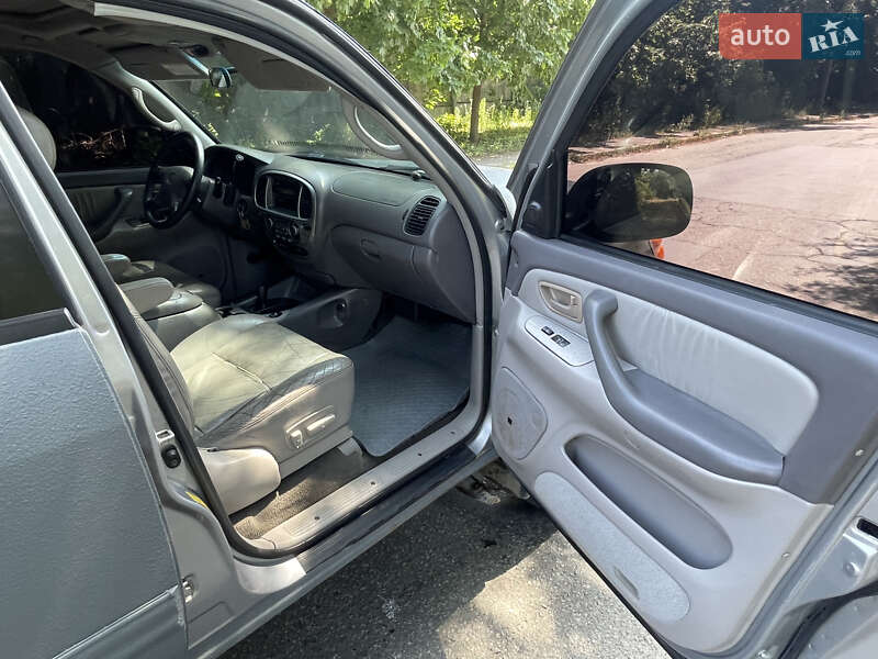 Внедорожник / Кроссовер Toyota Sequoia 2000 в Киеве