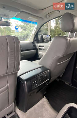 Внедорожник / Кроссовер Toyota Sequoia 2008 в 