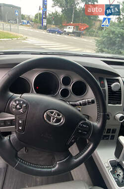Внедорожник / Кроссовер Toyota Sequoia 2008 в 
