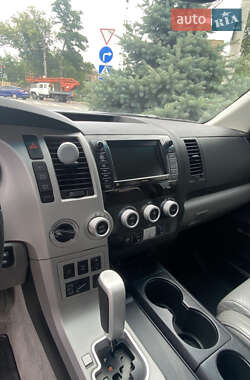 Внедорожник / Кроссовер Toyota Sequoia 2008 в 