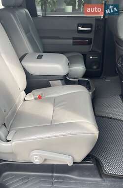 Внедорожник / Кроссовер Toyota Sequoia 2011 в 
