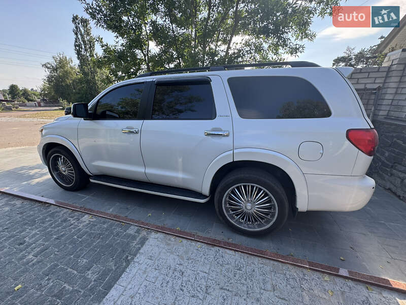 Внедорожник / Кроссовер Toyota Sequoia 2008 в Коростышеве