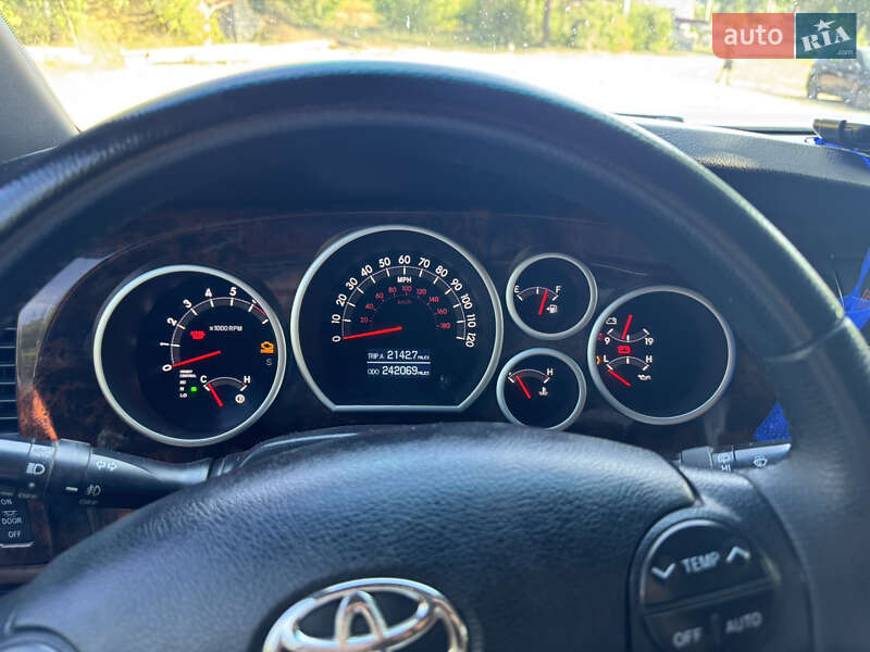 Внедорожник / Кроссовер Toyota Sequoia 2008 в Коростышеве