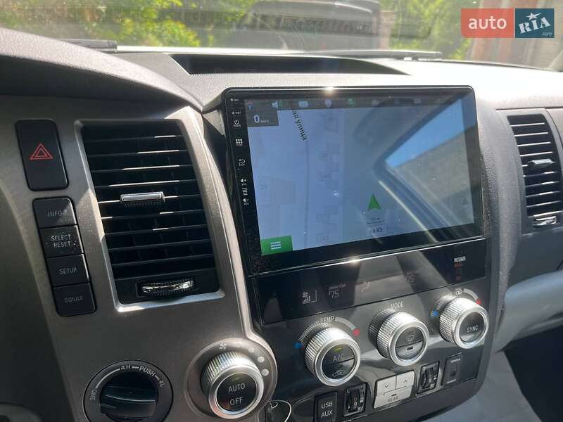 Внедорожник / Кроссовер Toyota Sequoia 2010 в Днепре