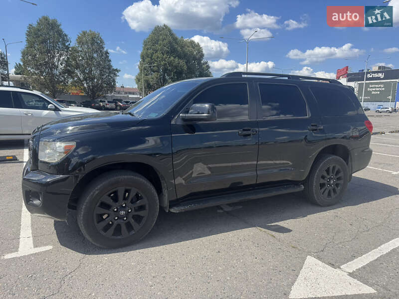 Позашляховик / Кросовер Toyota Sequoia 2017 в Дніпрі