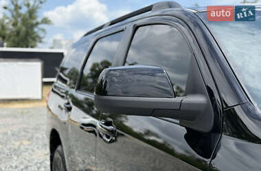 Внедорожник / Кроссовер Toyota Sequoia 2012 в 