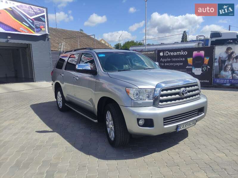 Внедорожник / Кроссовер Toyota Sequoia 2015 в Звягеле фото 2 Внедорожник / Кроссовер Toyota Sequoia 2015 в Звягеле