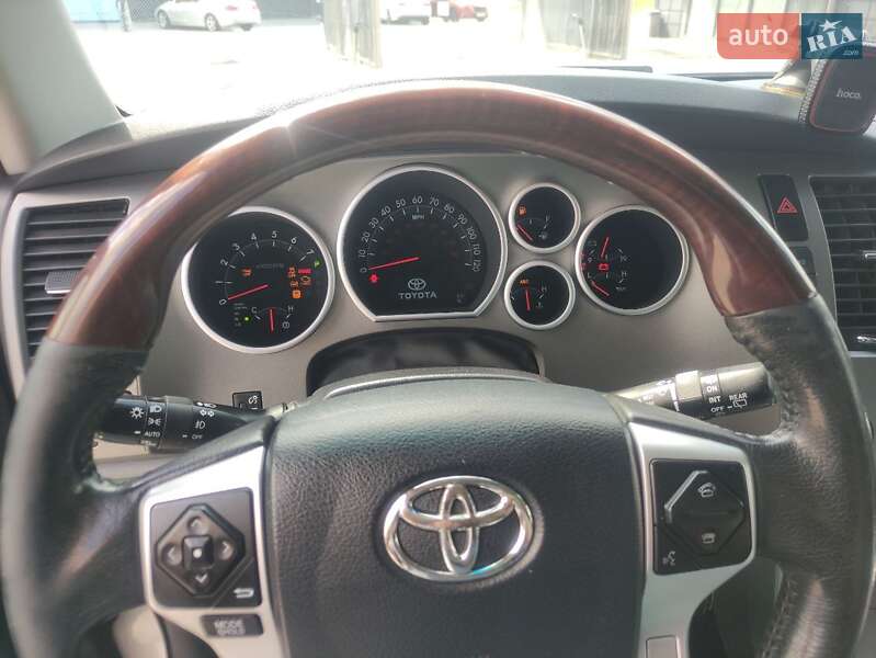 Внедорожник / Кроссовер Toyota Sequoia 2015 в Звягеле фото 14 Внедорожник / Кроссовер Toyota Sequoia 2015 в Звягеле