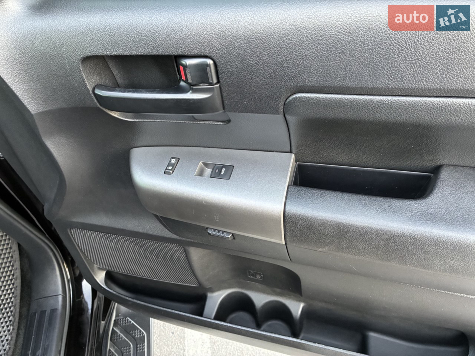 2014 Toyota Sequoia - мініатюра 29