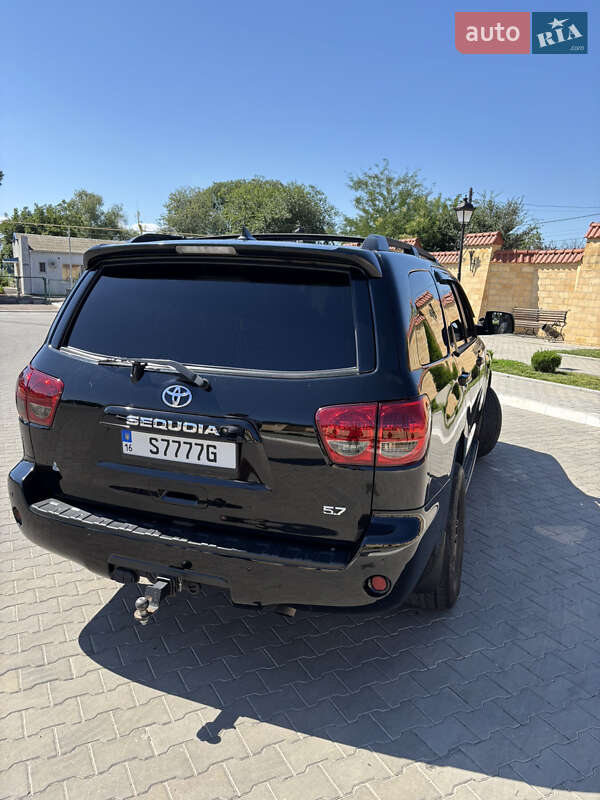 Внедорожник / Кроссовер Toyota Sequoia 2012 в Измаиле
