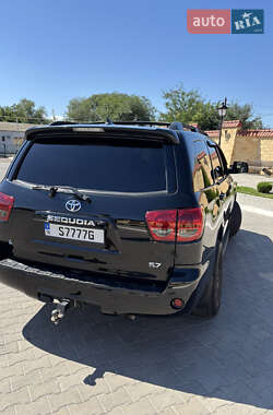 Внедорожник / Кроссовер Toyota Sequoia 2012 в 