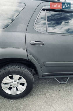 Внедорожник / Кроссовер Toyota Sequoia 2003 в 