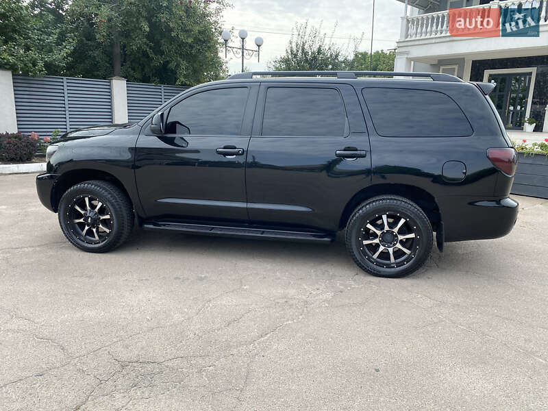 Позашляховик / Кросовер Toyota Sequoia 2012 в Києві