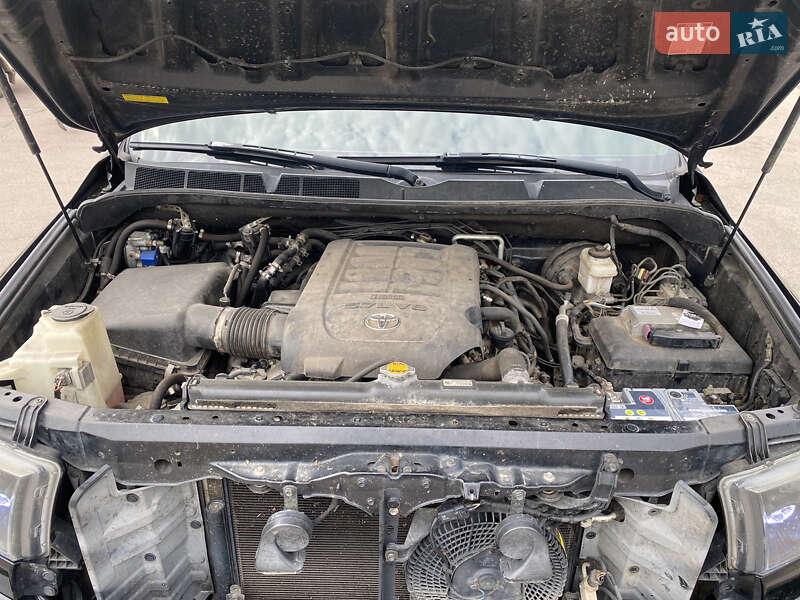 Позашляховик / Кросовер Toyota Sequoia 2012 в Києві