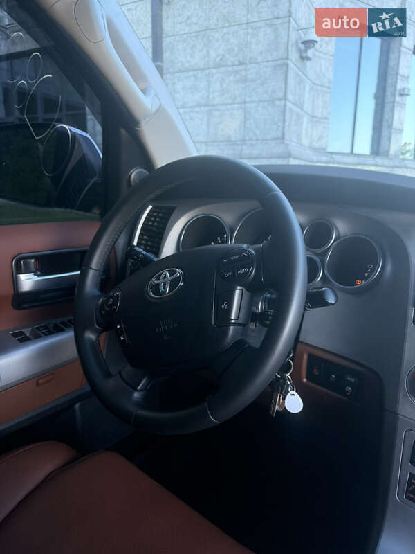 Внедорожник / Кроссовер Toyota Sequoia 2008 в Киеве