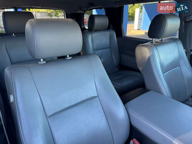 Позашляховик / Кросовер Toyota Sequoia 2013 в Києві