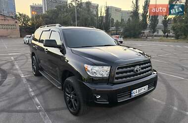 Внедорожник / Кроссовер Toyota Sequoia 2011 в Киеве