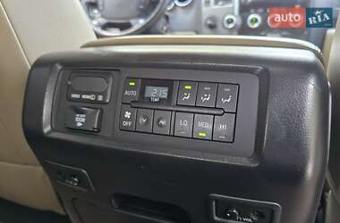 Внедорожник / Кроссовер Toyota Sequoia 2011 в 