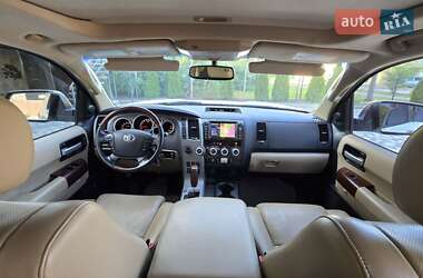 Внедорожник / Кроссовер Toyota Sequoia 2011 в 