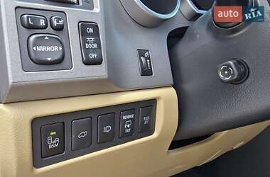 Внедорожник / Кроссовер Toyota Sequoia 2011 в 