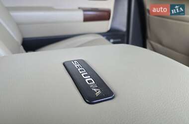 Внедорожник / Кроссовер Toyota Sequoia 2011 в 