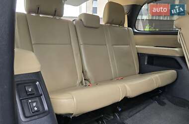 Внедорожник / Кроссовер Toyota Sequoia 2011 в 