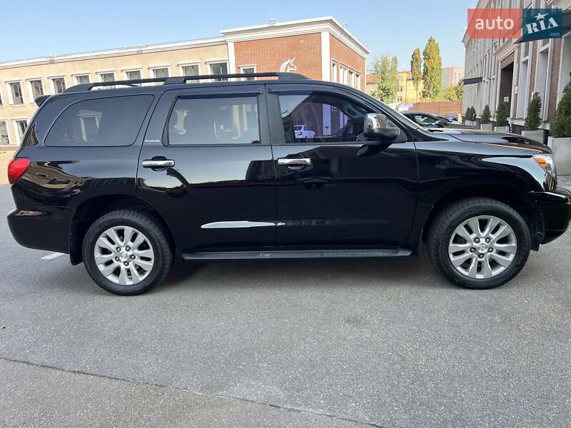 Внедорожник / Кроссовер Toyota Sequoia 2011 в Киеве