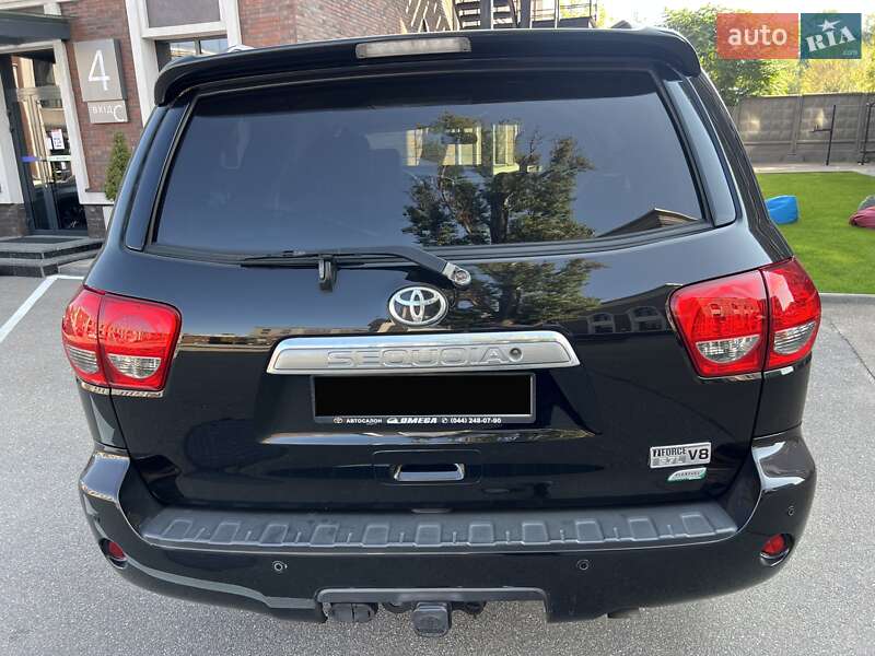 Внедорожник / Кроссовер Toyota Sequoia 2011 в Киеве