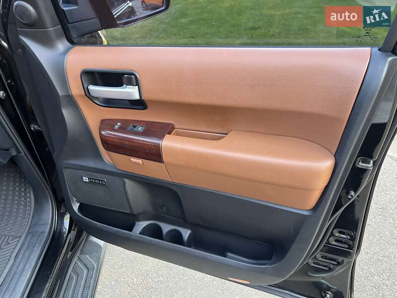 Внедорожник / Кроссовер Toyota Sequoia 2011 в Киеве