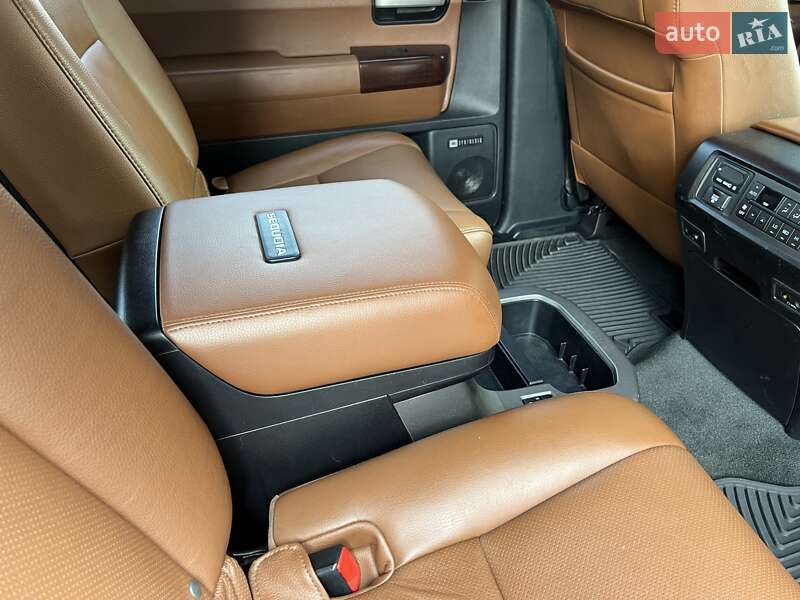 Внедорожник / Кроссовер Toyota Sequoia 2011 в Киеве