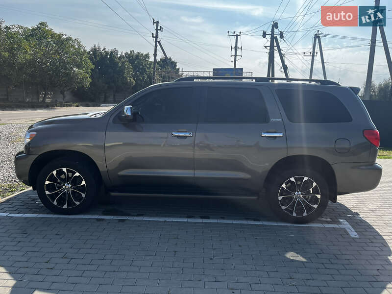 Позашляховик / Кросовер Toyota Sequoia 2013 в Києві