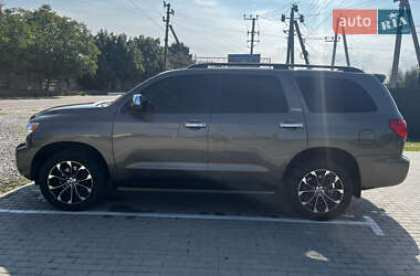Внедорожник / Кроссовер Toyota Sequoia 2013 в 