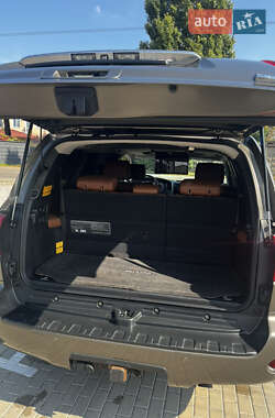 Внедорожник / Кроссовер Toyota Sequoia 2013 в 