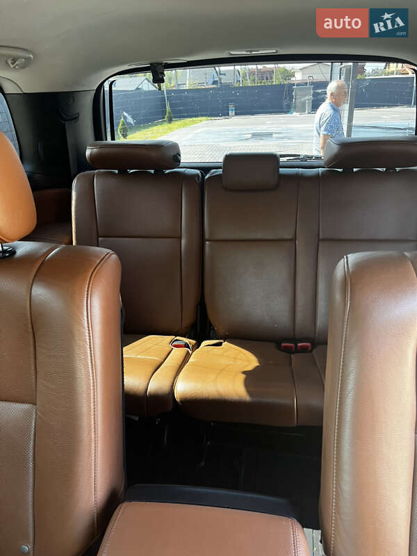 Позашляховик / Кросовер Toyota Sequoia 2013 в Києві