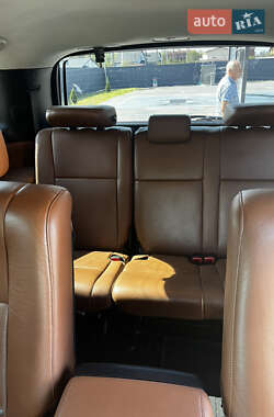 Внедорожник / Кроссовер Toyota Sequoia 2013 в 