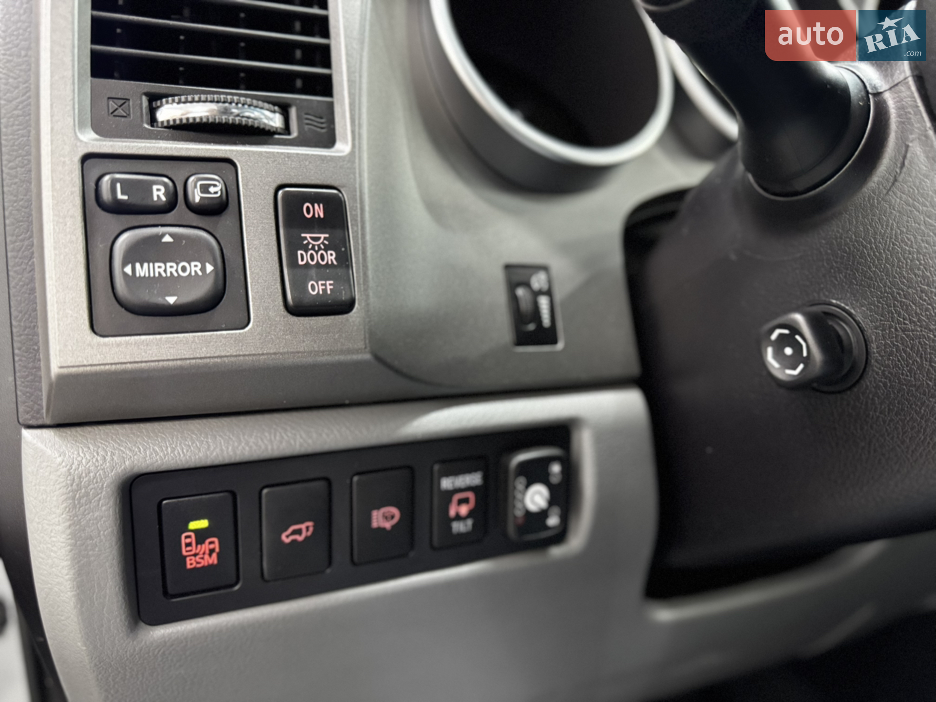 2016 Toyota Sequoia - мініатюра 16