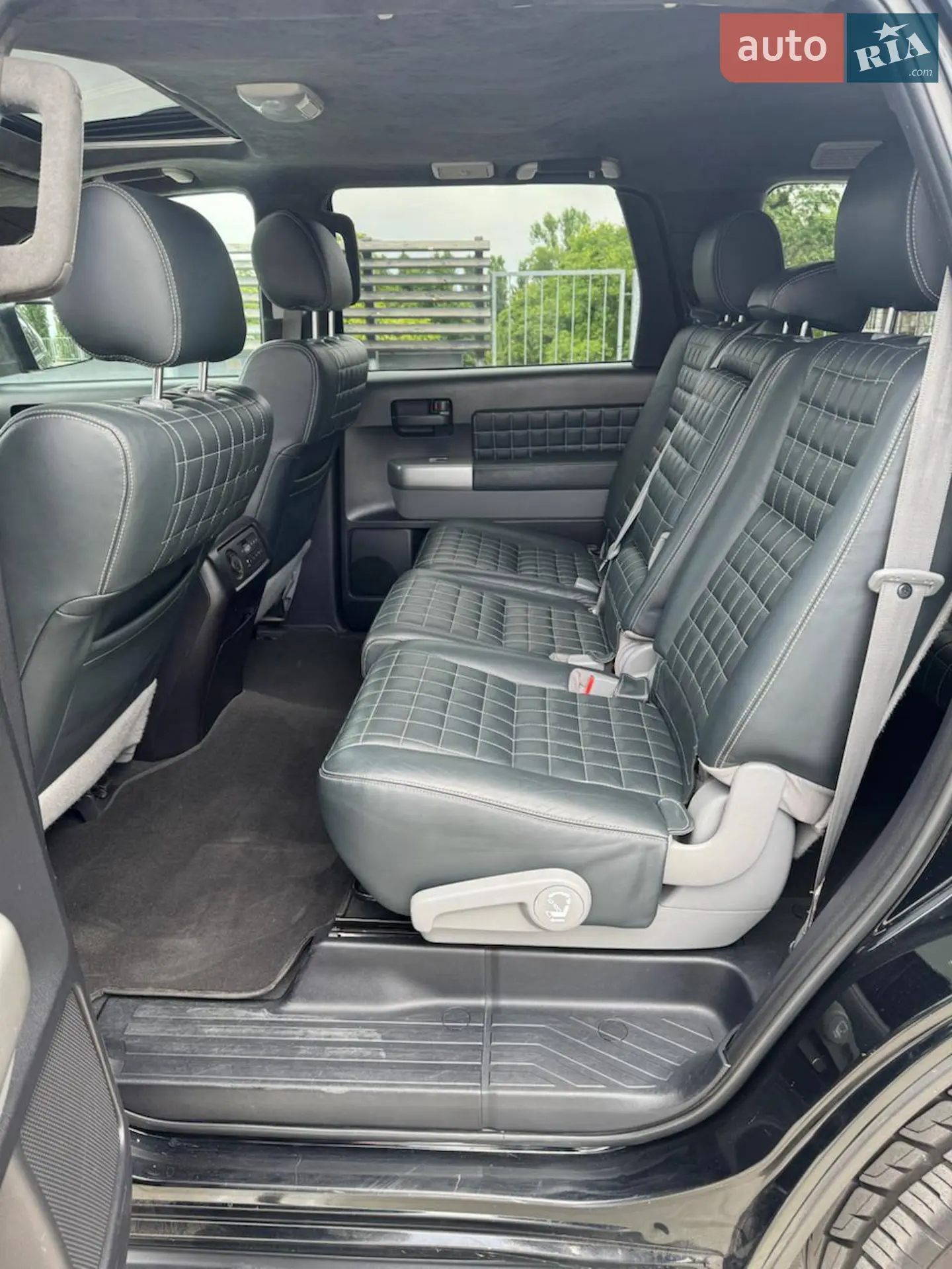 2018 Toyota Sequoia - мініатюра 3