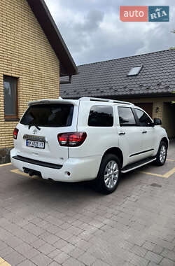 Позашляховик / Кросовер Toyota Sequoia 2018 в 