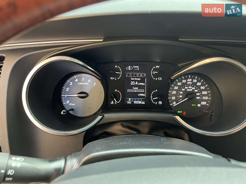 Позашляховик / Кросовер Toyota Sequoia 2018 в Володимирці