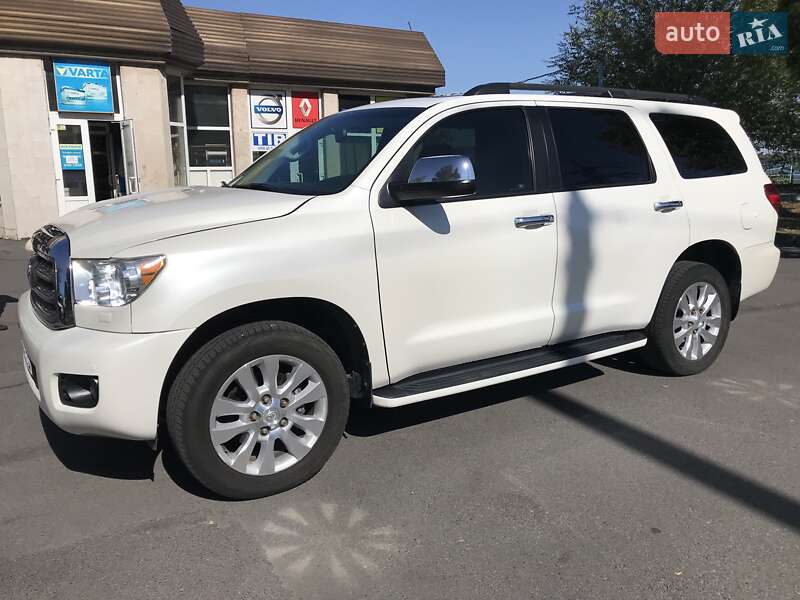 Внедорожник / Кроссовер Toyota Sequoia 2013 в Днепре