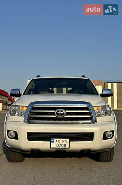 Внедорожник / Кроссовер Toyota Sequoia 2013 в 