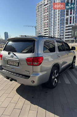 Внедорожник / Кроссовер Toyota Sequoia 2016 в 