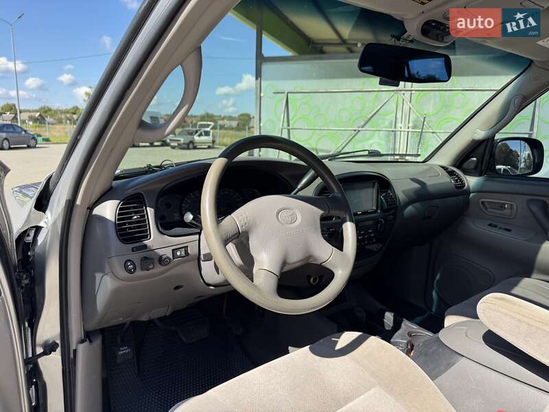 Внедорожник / Кроссовер Toyota Sequoia 2001 в Черновцах