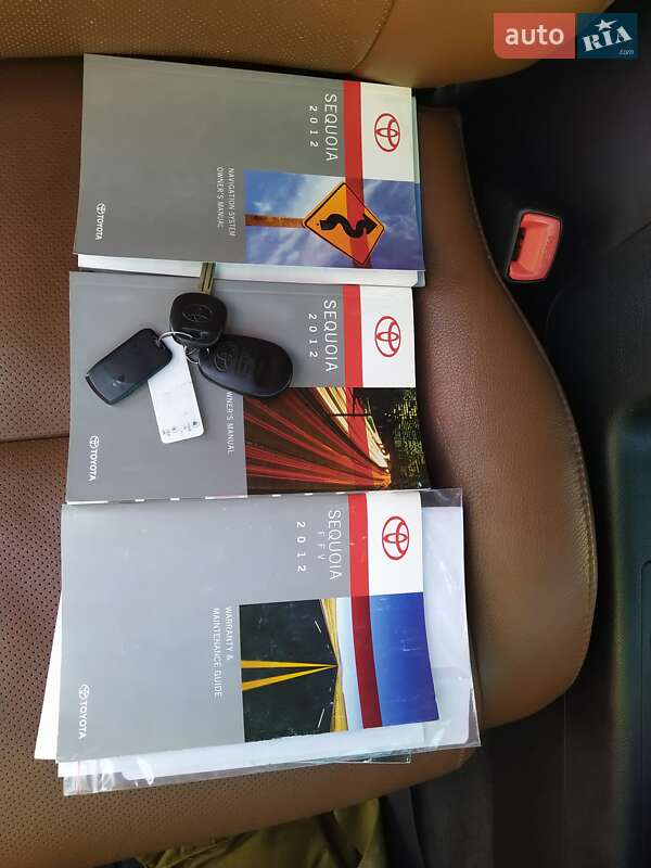 Позашляховик / Кросовер Toyota Sequoia 2012 в Сумах