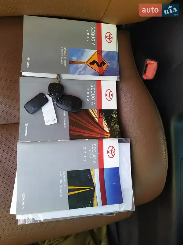 Позашляховик / Кросовер Toyota Sequoia 2012 в Сумах документ