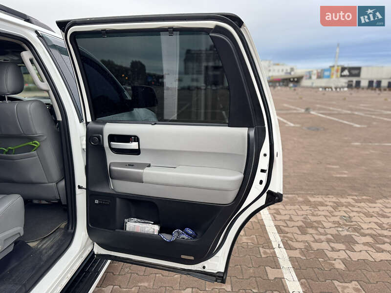 Внедорожник / Кроссовер Toyota Sequoia 2011 в Житомире